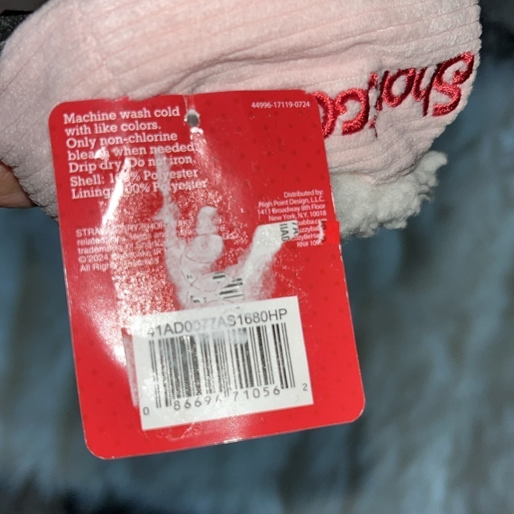 🆕 Strawberry Shortcake Fuzzy Babba Slipper Socks Size S/M Shoe Size 5.5-7.5 - Picture 7 of 7